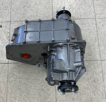 Load image into Gallery viewer, Land Rover Defender LT230 rebuilt transfer case ratio 1.410
