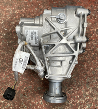 Load image into Gallery viewer, Range Rover Evoque Rebuilt Front Diff Transfer Box K8D2-7L486-AC Ratio 2.53
