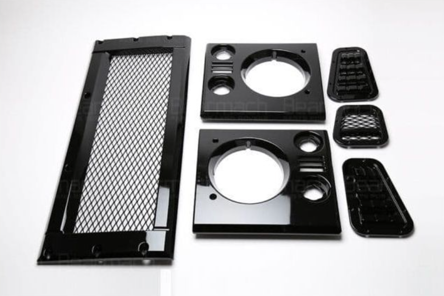 GLOSS BLACK FACELIFT KIT - GRILLE, HEADLAMP SURROUNDS AND VENTS - FITS LAND ROVER DEFENDER